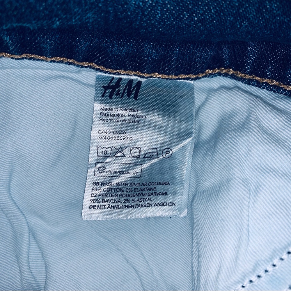 H&M Distressed Jeans - Picture 6 of 6